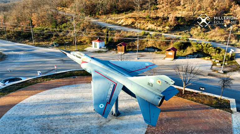 Μορφοβούνι Καρδίτσας: Ένα Mirage F1 στο χωριό του ήρωα Γεώργ. Μπαλταδώρου