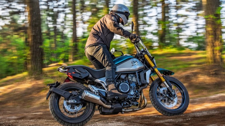 Ανακοινώθηκε η τιμή της νέας CF Moto 700CLX- Adventure