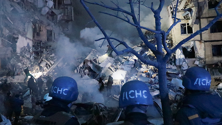 Ουκρανία: Τουλάχιστον 20 οι νεκροί από το ρωσικό πυραυλικό χτύπημα σε πολυκατοικία στο Ντνίπρο