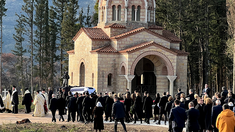 Ολοκληρώθηκε η ταφή του τέως βασιλέως Κωνσταντίνου