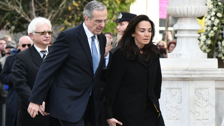 Ο Αντώνης Σαμαράς και η σύζυγός του αποχαιρέτησαν τον τέως Βασιλιά