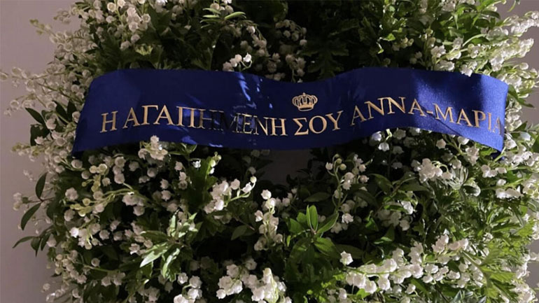 Κηδεία τέως βασιλιά Κωνσταντίνου: Ο συμβολισμός πίσω από το στεφάνι της Άννας Μαρίας για τον σύζυγό της