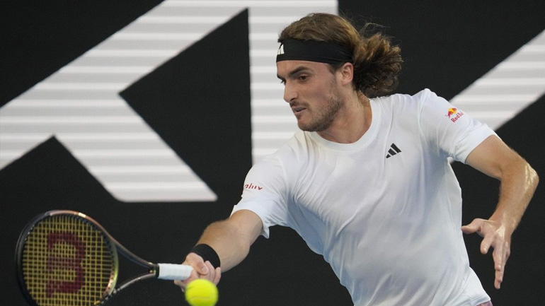 Τσιτσιπάς: «Ο κόσμος με βοήθησε στο 3ο σετ»