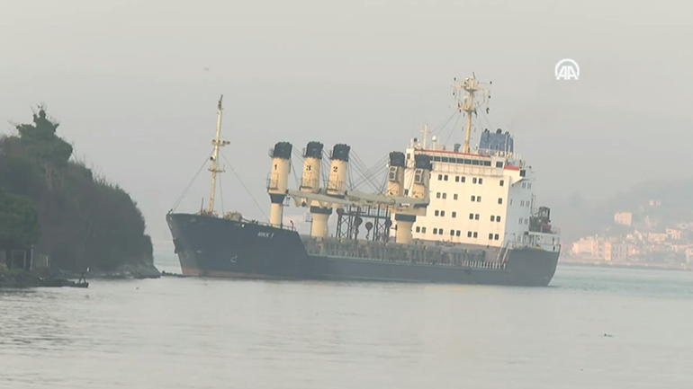 Τουρκία: «Έμφραγμα» στον Βόσπορο – Προσάραξε φορτηγό πλοίο