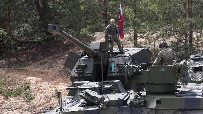 Η Σλοβακία παρέδωσε στην Ουκρανία την πρώτη πυροβολαρχία αυτοκινούμενων οβιδοβόλων