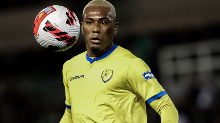 Παναιτωλικός: Ανακοίνωσε την πώληση του Φλόρες στη Φέχερφαρ