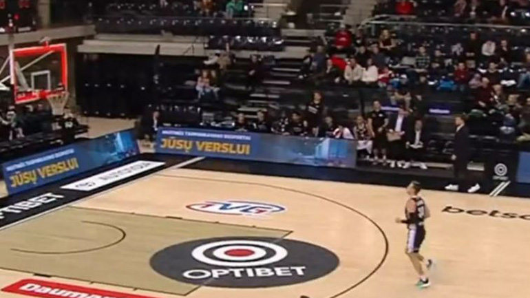 Απλά δεν υπάρχει: Ασύλληπτο τρίποντο σε αγώνα στη Λιθουανία!