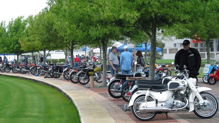 Riding Into History – Ένα σόου μοτοσυκλέτας για φιλανθρωπικούς σκοπούς