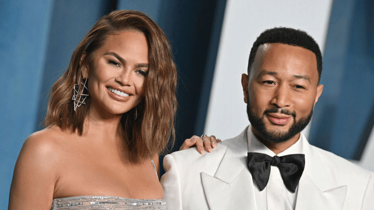 Chrissy Teigen: Γέννησε το τρίτο της παιδί
