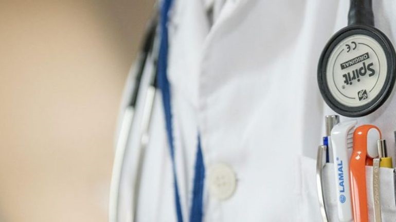 Παρίστανε τον γιατρό και υποσχόταν «θεραπεία» με ενέσεις βλαστοκυττάρων – Ερευνώνται περιπτώσεις ασθενών που κατέληξαν