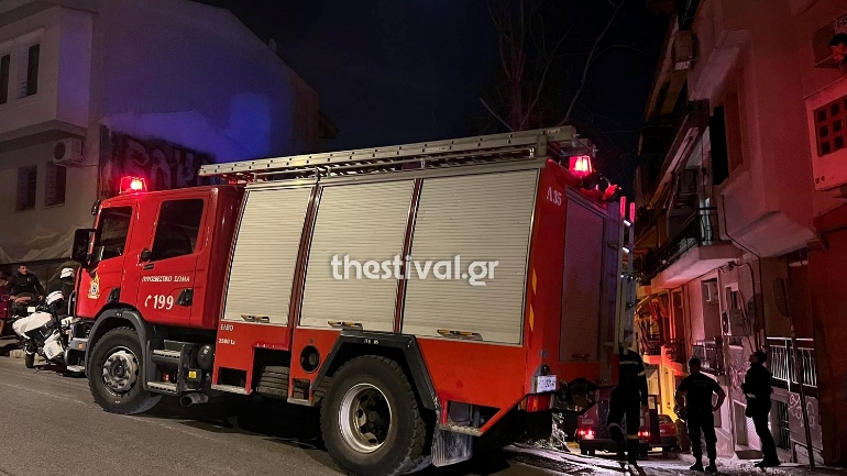 Θεσσαλονίκη: Στις φλόγες διαμέρισμα στο κέντρο – Απομακρύνθηκε ηλικιωμένη