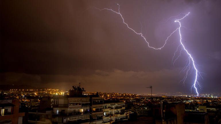 Ξεκίνησε η κακοκαιρία με ισχυρές βροχές και καταιγίδες