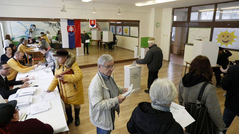 Σλοβακία: Δημοψήφισμα για συνταγματική αναθεώρηση που θα επιτρέψει την προκήρυξη πρόωρων εκλογών
