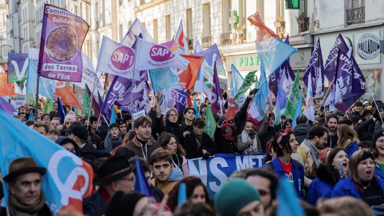 Γαλλία: Χιλιάδες άνθρωποι διαδήλωσαν στο Παρίσι κατά της μεταρρύθμισης του συνταξιοδοτικού