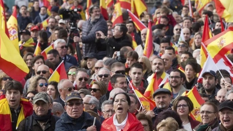 Ισπανία: Χιλιάδες διαδηλωτές στη Μαδρίτη κατά της κυβέρνησης Σάντσεθ