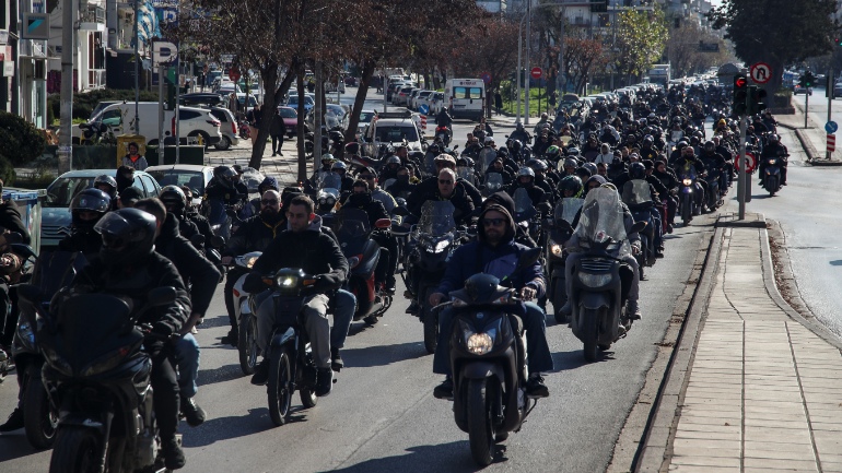 Θεσσαλονίκη: Μηχανοκίνητη πορεία οπαδών του Άρη στο κέντρο της πόλης