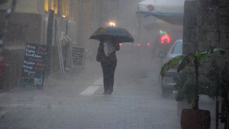 Έρχονται βροχές, καταιγίδες και χιόνια στα χαμηλά υψόμετρα