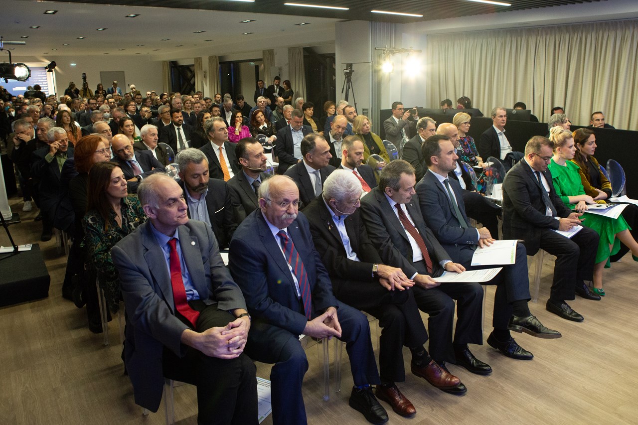 Από την παρουσίαση του επετειακού λευκώματος «20 Χρόνια NEUROPUBLIC».