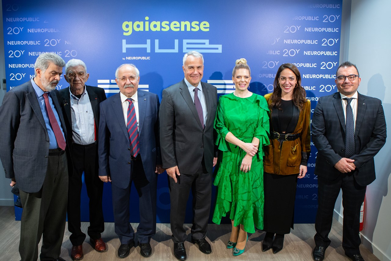 (Από αριστερά): Ναπολέων Μαραβέγιας, καθηγητής στο ΕΚΠΑ, Γιάννης Μπουτάρης, Χριστόδουλος Αντωνιάδης, Μάκης Βορίδης, Ρόζα Γαργαλάκου, Δόμνα Μιχαηλίδου και Ιωάννης Μαυρουδής.