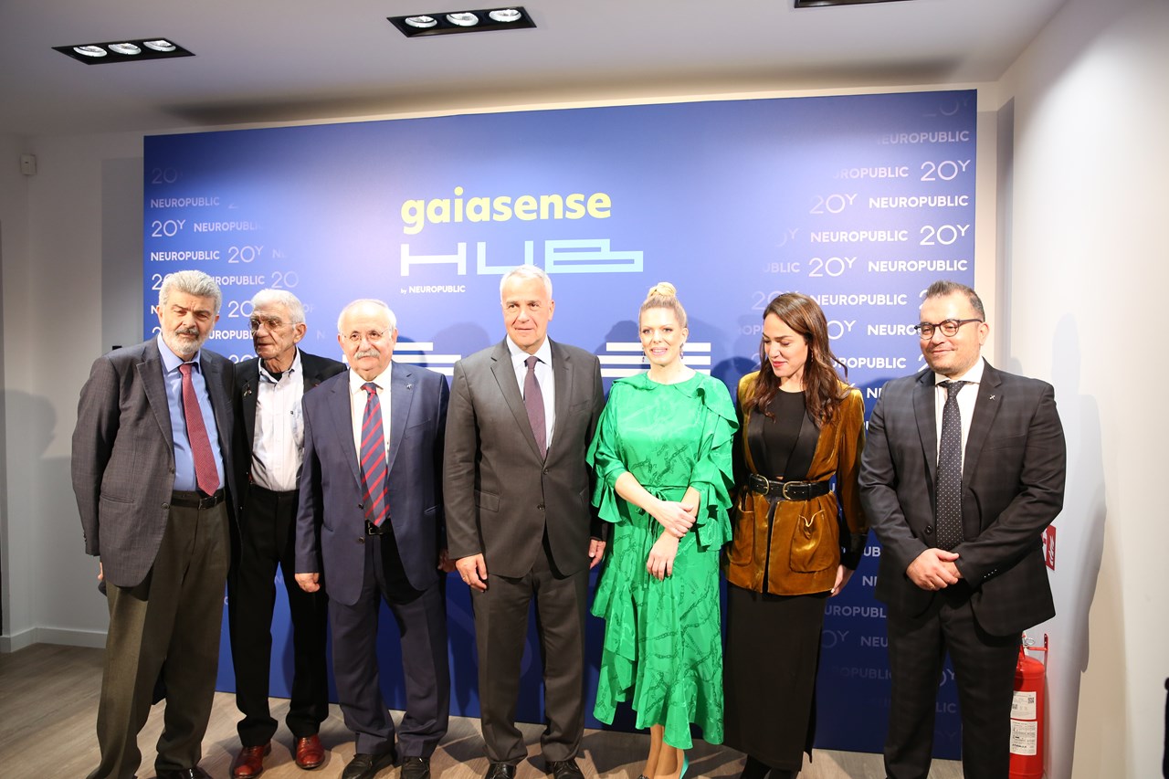 (Από αριστερά): Ναπολέων Μαραβέγιας, καθηγητής στο ΕΚΠΑ, Γιάννης Μπουτάρης, Χριστόδουλος Αντωνιάδης, Μάκης Βορίδης, Ρόζα Γαργαλάκου, Δόμνα Μιχαηλίδου και Ιωάννης Μαυρουδής.