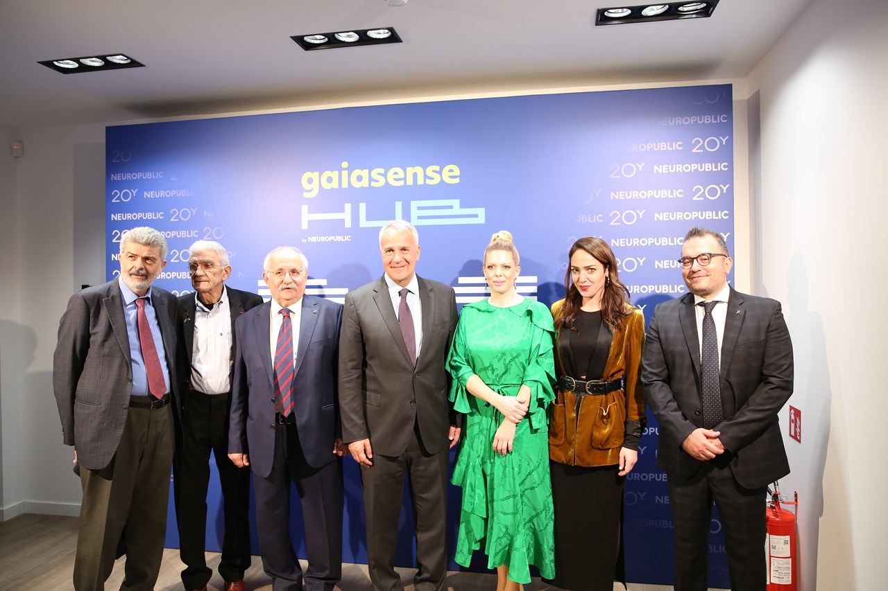 (Από αριστερά): Ναπολέων Μαραβέγιας, καθηγητής στο ΕΚΠΑ, Γιάννης Μπουτάρης, Χριστόδουλος Αντωνιάδης, Μάκης Βορίδης, Ρόζα Γαργαλάκου, Δόμνα Μιχαηλίδου και Ιωάννης Μαυρουδής.