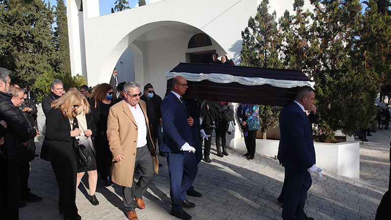 Το τελευταίο αντίο στον σκηνοθέτη Ερρίκο Ανδρέου – Απούσα η σύζυγός του, Νόρα Βαλσάμη