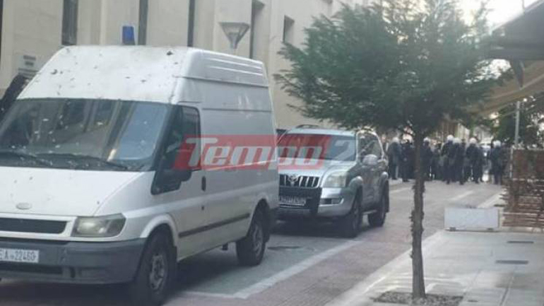 Προφυλακιστέοι οι έξι κατηγορούμενοι για ληστείες και κατοχή εκρηκτικών υλών