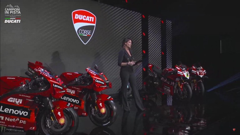 H Barbara Pedrotti παρουσίασε με άψογο στυλ την εκδήλωση