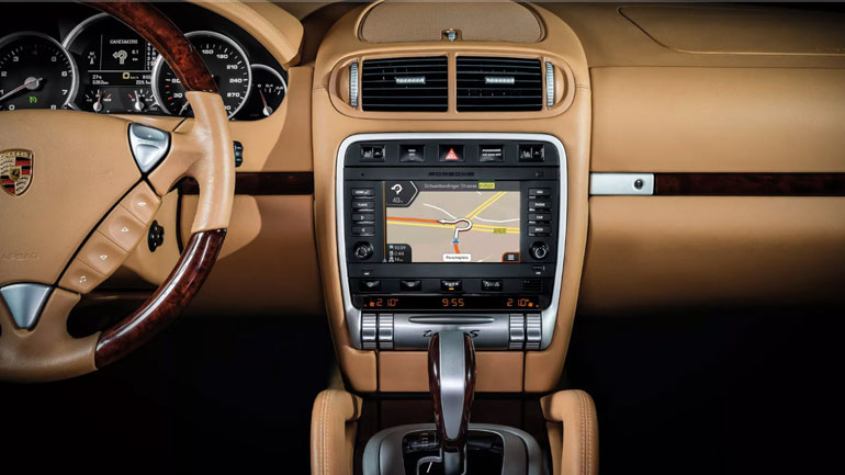 Η Porsche λανσάρει σύστημα infotainment με οθόνη αφής για μοντέλα 20ετίας