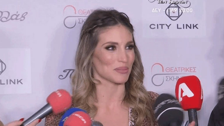 Αθηνά Οικονομάκου: «Ο γιος μου με είδε στο θέατρο και ταράχτηκε όταν με έσπρωξαν στη σκηνή» Αθηνά Οικονομάκου: «Ο γιος μου με είδε στο θέατρο και ταράχτηκε όταν με έσπρωξαν στη σκηνή»