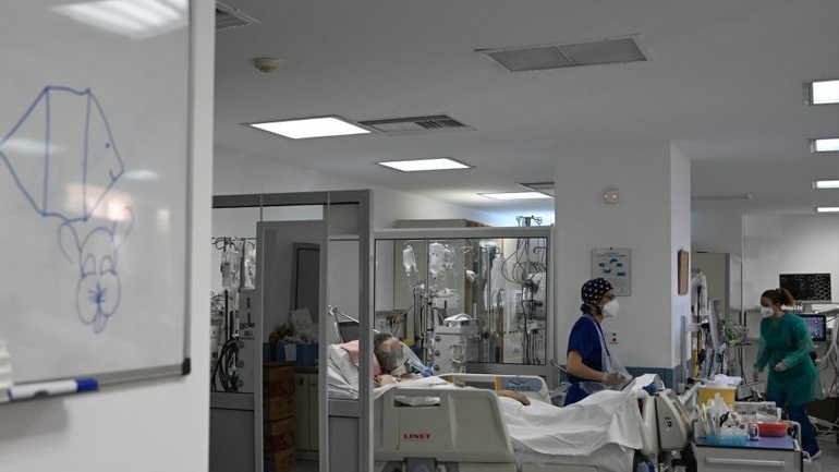 Η εξασθένιση της τριπλής απειλής Covid, γρίπης και RSV οδηγεί σε μείωση των εισαγωγών στα νοσοκομεία των ΗΠΑ