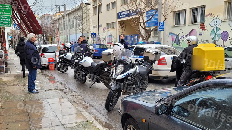 Άγριο ξύλο μεταξύ ανηλίκων έξω από Δημοτικό Σχολείο στο κέντρο της Λάρισας