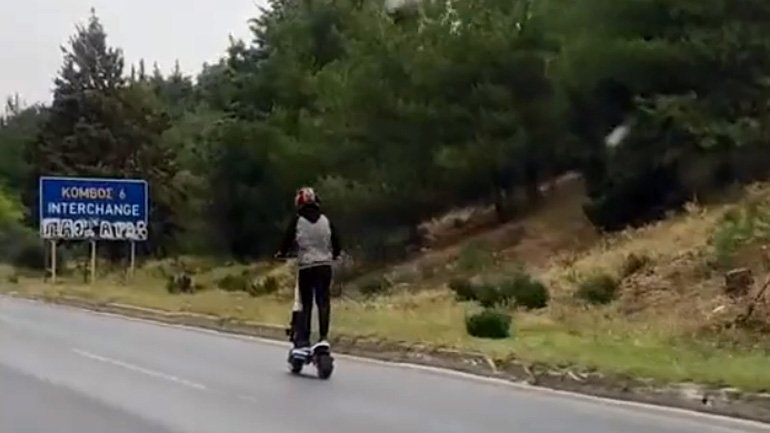 Περιφερειακός Θεσσαλονίκης: Πήγαινε με 100χλμ./ώρα με «πειραγμένο» ηλεκτρικό πατίνι 