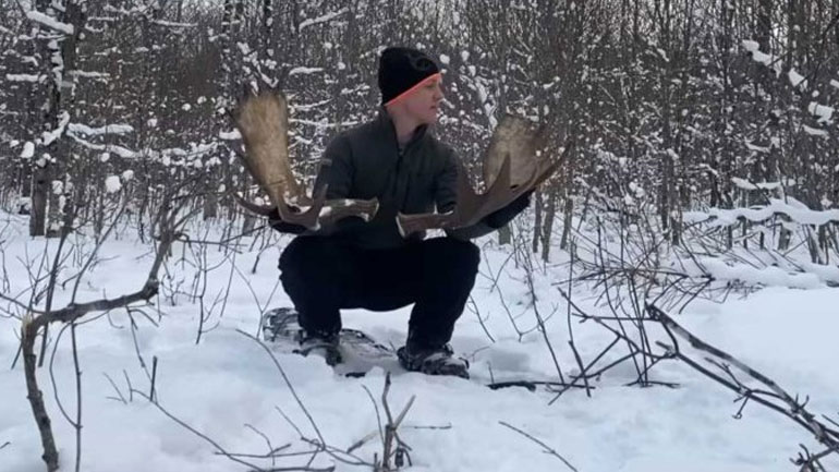 Μια εξαιρετικά σπάνια στιγμή της φύσης «πιάστηκε» από drone Μια εξαιρετικά σπάνια στιγμή της φύσης «πιάστηκε» από drone