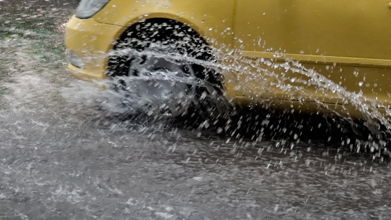 Κίνηση: Mόνο από τη δεξιά λωρίδα η κυκλοφορία στη λεωφόρο Ποσειδώνος – Αποκαταστάθηκε το πρόβλημα στη Χαριλάου Τρικούπη