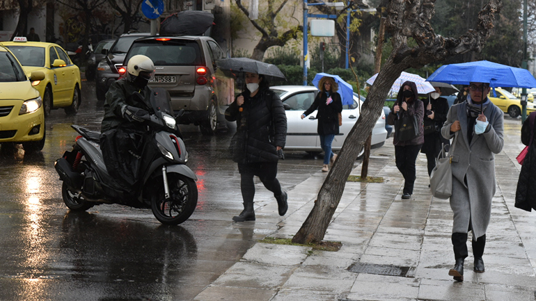 Ζημιές και προβλήματα σε όλη την Ελλάδα από την κακοκαιρία