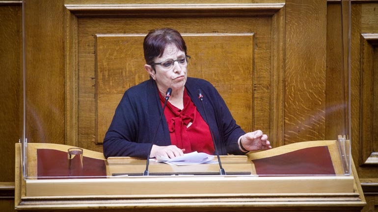 Παπαρήγα: Ο ένας βγάζει τα σκάνδαλα του άλλου, είστε «1-1»