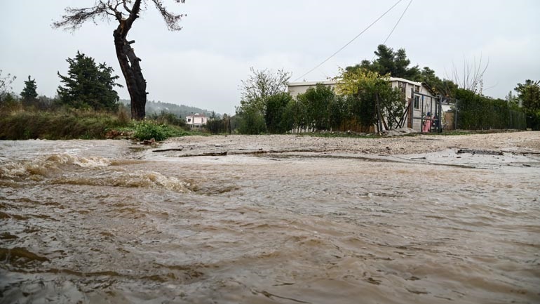 Έντονα καιρικά φαινόμενα από το βράδυ στον Έβρο