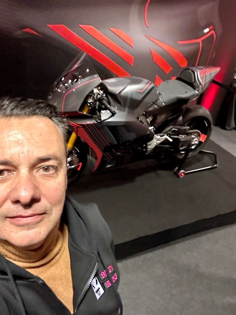 Ο απεσταλμένος της zougla.gr ήταν και εκεί ο μόνος Έλληνας δημοσιογράφος