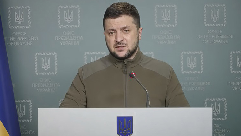 Ο Ζελένσκι δηλώνει ότι η κατάσταση στο μέτωπο παραμένει εξαιρετικά επώδυνη