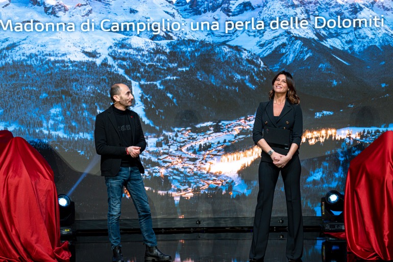 O CEO Claudio Domenicali και η παρουσιάστρια Barbara Redrotti