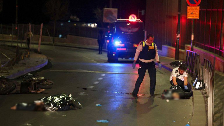 Μακελειό στην Ιερουσαλήμ: Επτά νεκροί μετά από πυροβολισμούς σε συναγωγή Μακελειό στην Ιερουσαλήμ: Επτά νεκροί μετά από πυροβολισμούς σε συναγωγή