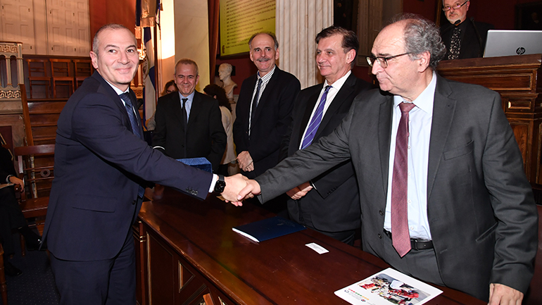 Τιμητική διάκριση της Lavipharm από το Εθνικό Καποδιστριακό Πανεπιστήμιο Αθηνών Τιμητική διάκριση της Lavipharm από το Εθνικό Καποδιστριακό Πανεπιστήμιο Αθηνών