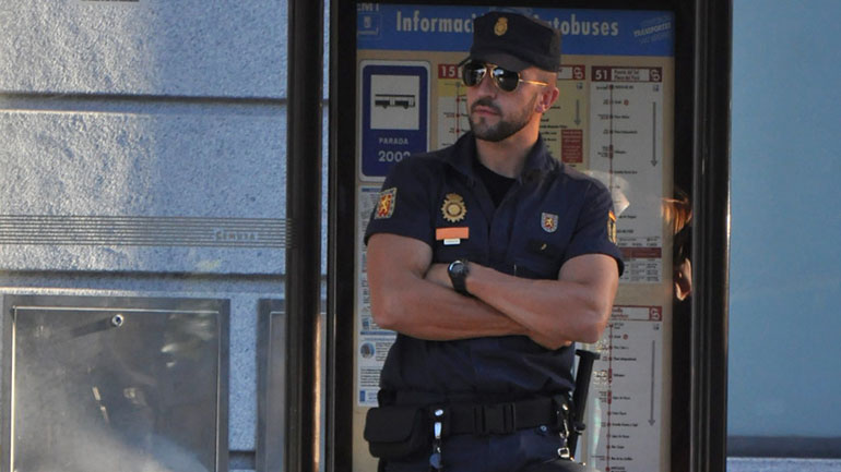 Ισπανία: Η αστυνομία κατέσχεσε κοκαΐνη αξίας 105 εκατ. ευρώ από ένα πλοίο μεταφοράς ζώων Ισπανία: Η αστυνομία κατέσχεσε κοκαΐνη αξίας 105 εκατ. ευρώ από ένα πλοίο μεταφοράς ζώων