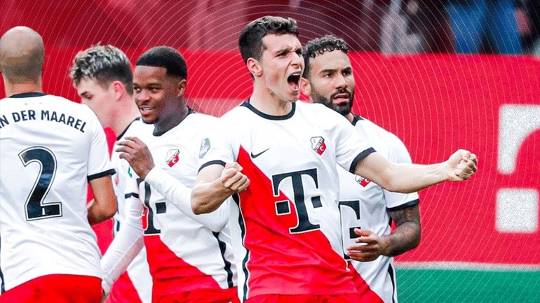 «Μαγεία» Παυλίδη και Δουβίκα με χατ τρικ ο καθένας στο απίθανο 5-5 της Αλκμααρ με την Ουτρέχτη