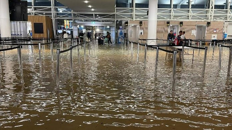 Τέσσερις άνθρωποι έχουν χάσει τη ζωή τους από την κακοκαιρία στη Νέα Ζηλανδία Τέσσερις άνθρωποι έχουν χάσει τη ζωή τους από την κακοκαιρία στη Νέα Ζηλανδία