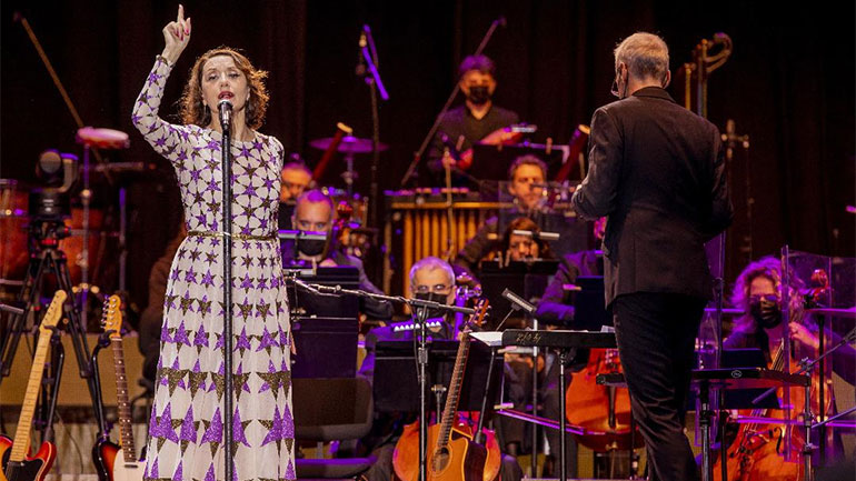 Luz Casal: Η κορυφαία ερμηνεύτρια έρχεται για συναυλίες στο Christmas Theater