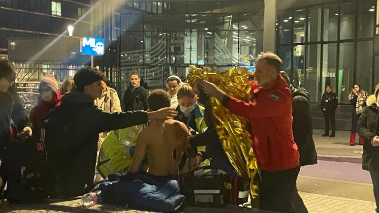 Επίθεση με μαχαίρι σε συρμό του μετρό κοντά στην Κομισιόν – Συνελήφθη ο δράστης Επίθεση με μαχαίρι σε συρμό του μετρό κοντά στην Κομισιόν – Συνελήφθη ο δράστης