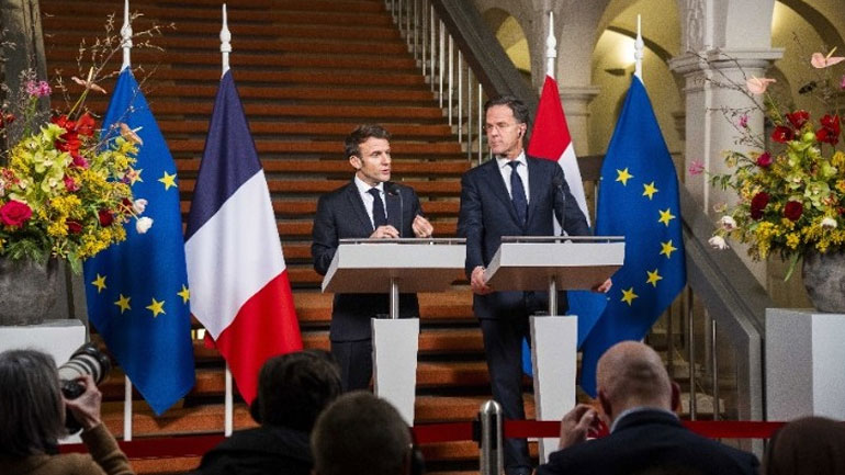 «Τίποτα δεν αποκλείεται κατ’ αρχήν» δηλώνει ο Μακρόν για παραδόσεις μαχητικών αεροσκαφών στην Ουκρανία