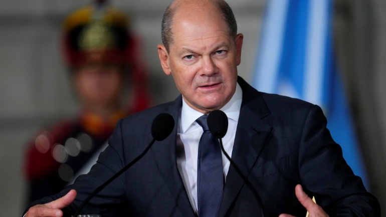 Αργεντινή: Ο Σολτς παρομοιάζει την κατάσταση στο Ιράν με αυτή της δικτατορίας του Βιδέλα